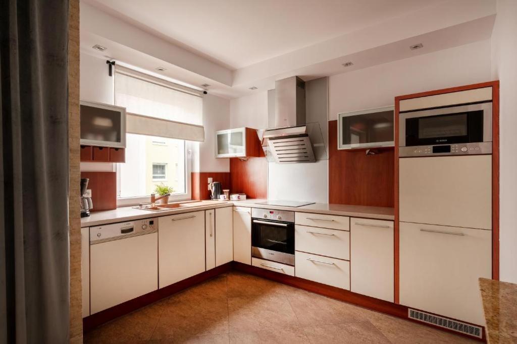 Homini Parking By Impero Apartament *